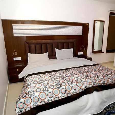 Vrindavan Guest House Нью-Дели Экстерьер фото