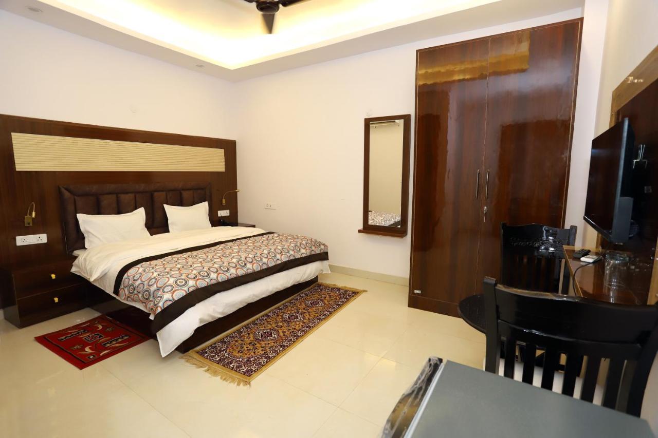 Vrindavan Guest House Нью-Дели Экстерьер фото