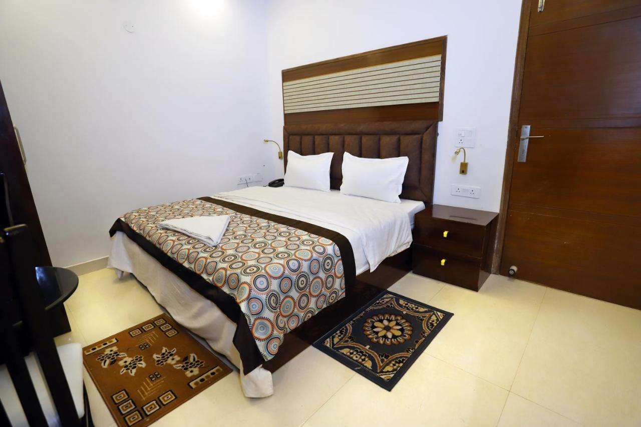 Vrindavan Guest House Нью-Дели Экстерьер фото
