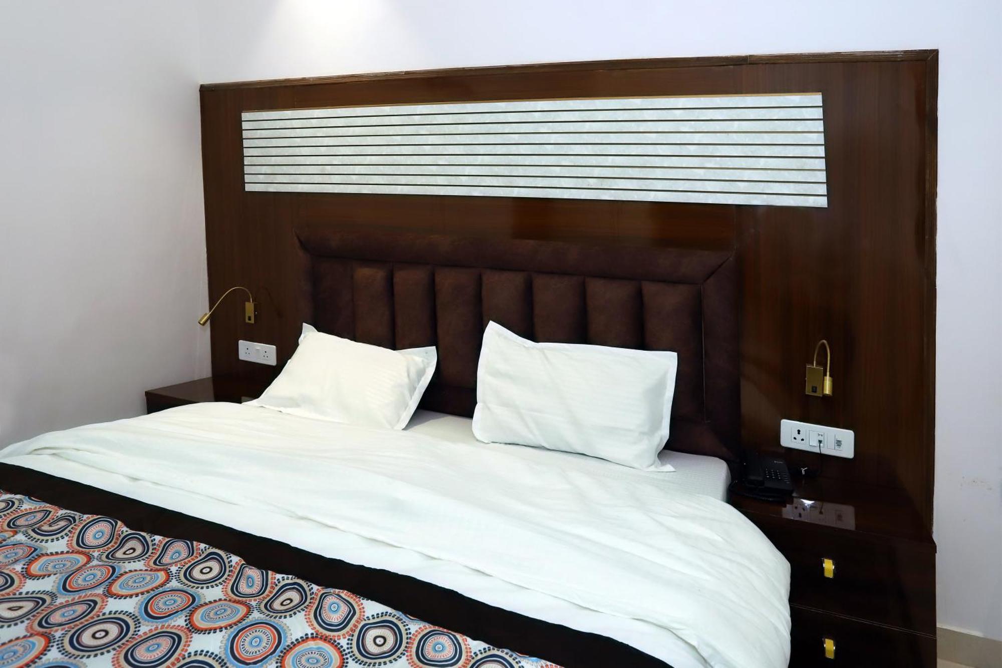 Vrindavan Guest House Нью-Дели Экстерьер фото