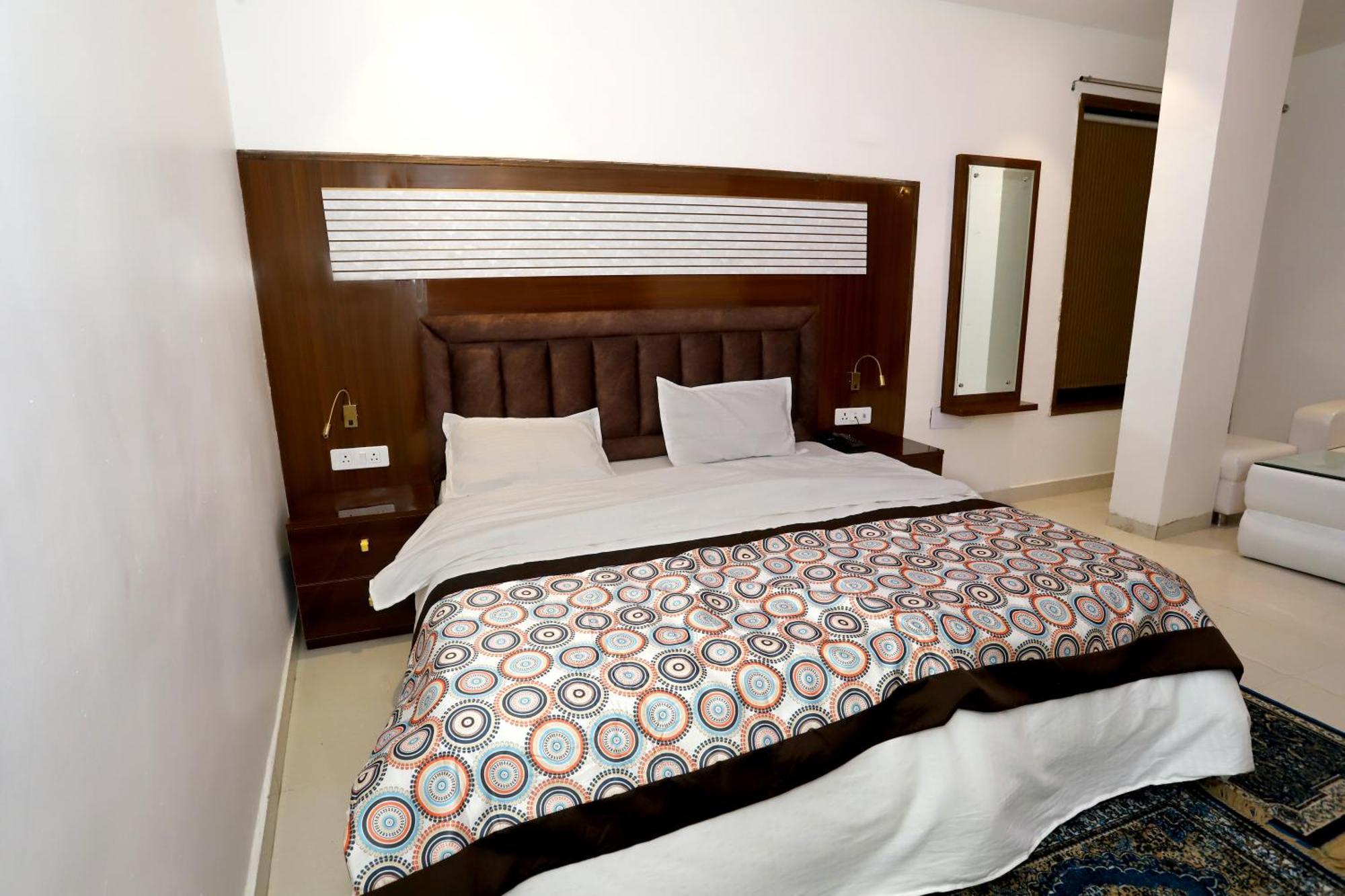 Vrindavan Guest House Нью-Дели Экстерьер фото