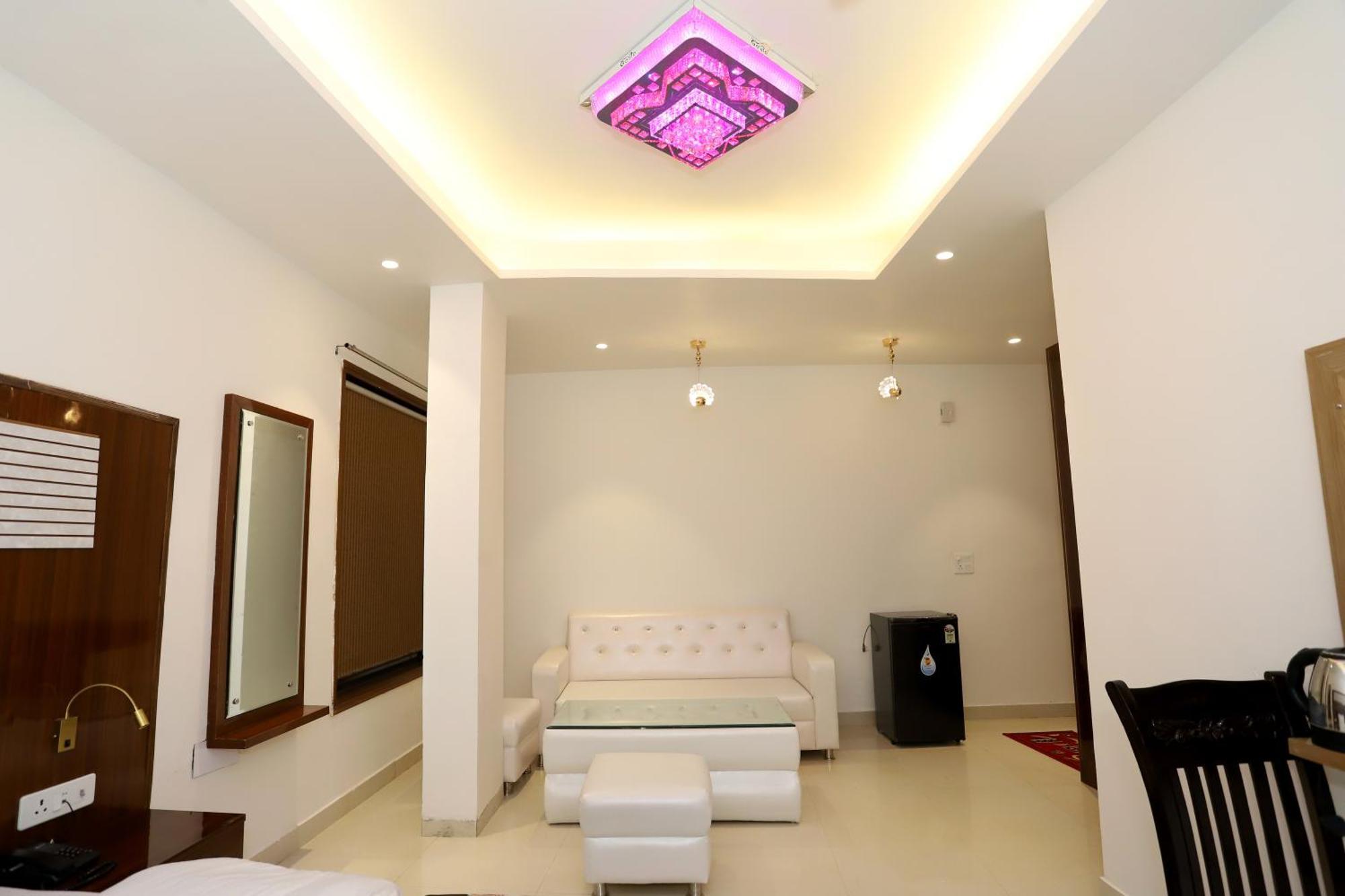 Vrindavan Guest House Нью-Дели Экстерьер фото