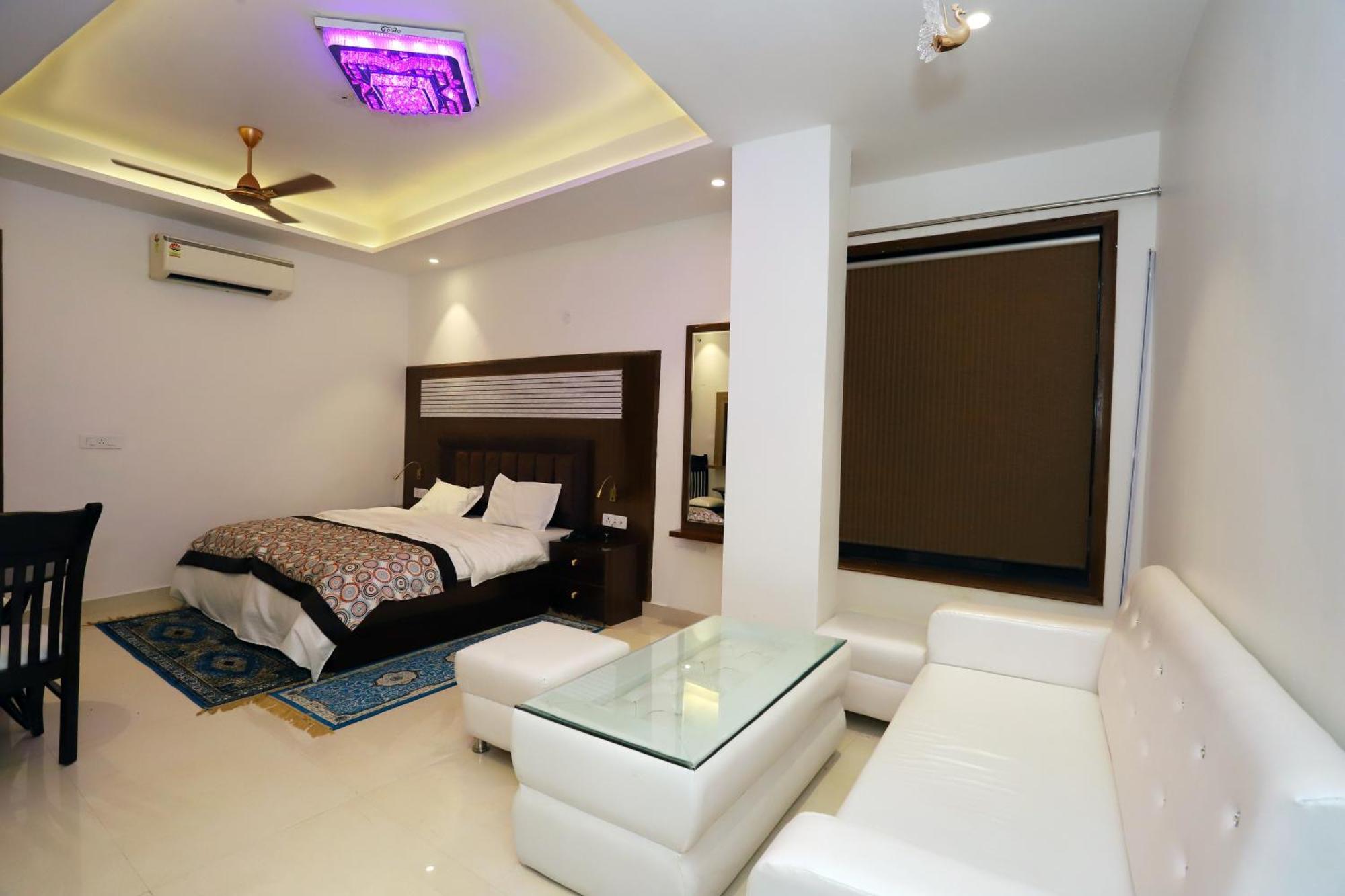 Vrindavan Guest House Нью-Дели Экстерьер фото